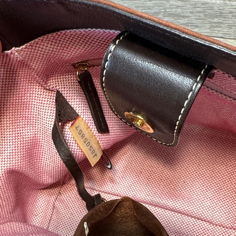 Dooney&Bourke Elegant Brown Leather Tote Bag - Picture 7 of 11